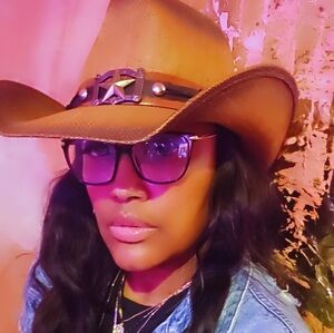 Meet your Posher, Nikki